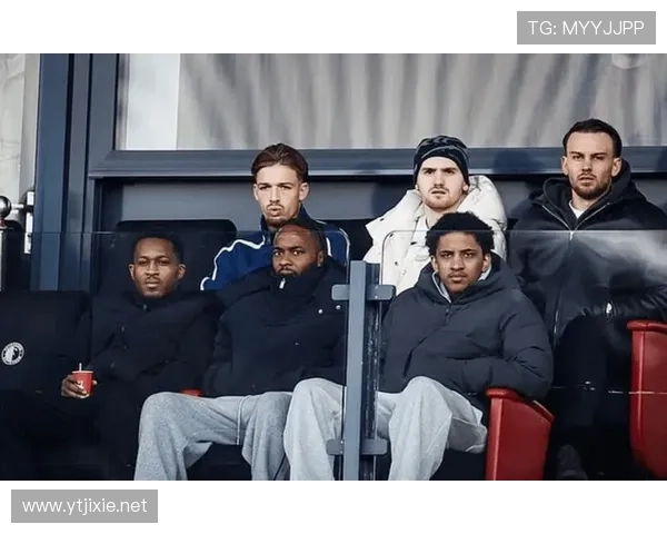 范佩西球迷缘薄 斯特林加盟引热议